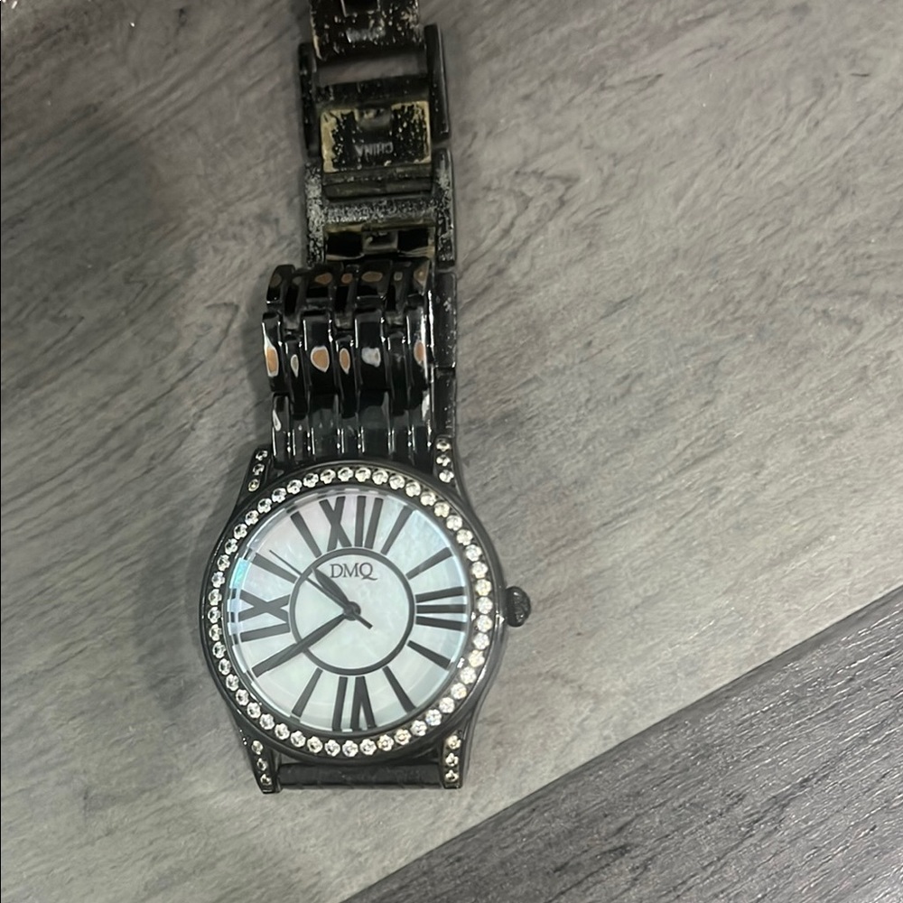 DMQ Women's Black and Silver Watch